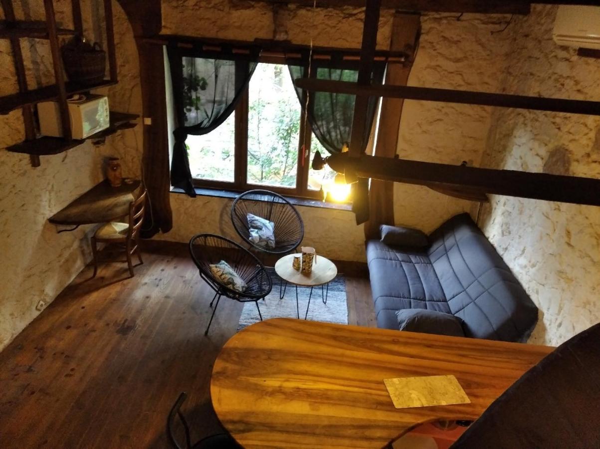 Grange Renovee En Pleine Nature Valady Εξωτερικό φωτογραφία